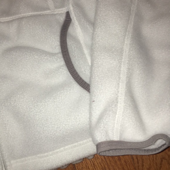 North face- White Soft Northface Hooded Jacket - Picture 3 of 6